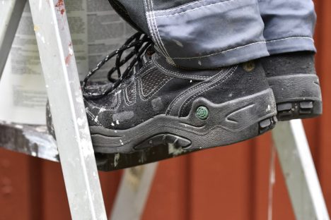 Sicurezza passo dopo passo L'importanza del comfort e della calzata nelle scarpe da lavoro