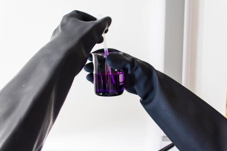 Test di resistenza al deterioramento contro le sostanze chimiche - TS EN 374-4