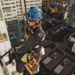 Standard aggiornati nel 2024: EN 353-2, EN ISO 12312-1, EN ISO 2419 e altri ancora. I nuovi contenuti mirano a migliorare la sicurezza e la qualità in tutti i settori industriali.